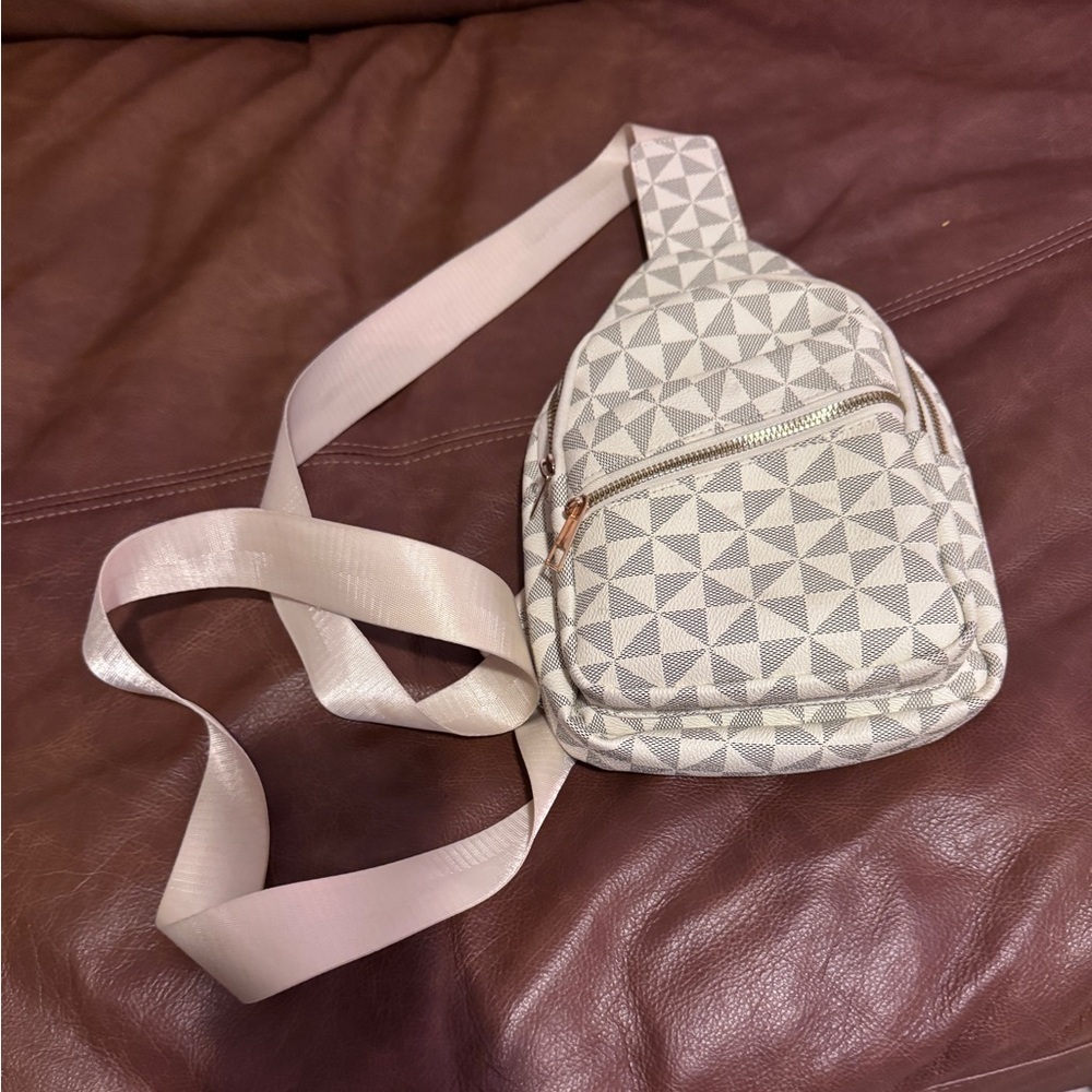 Elegant Geometric Gray Crossbody Bag